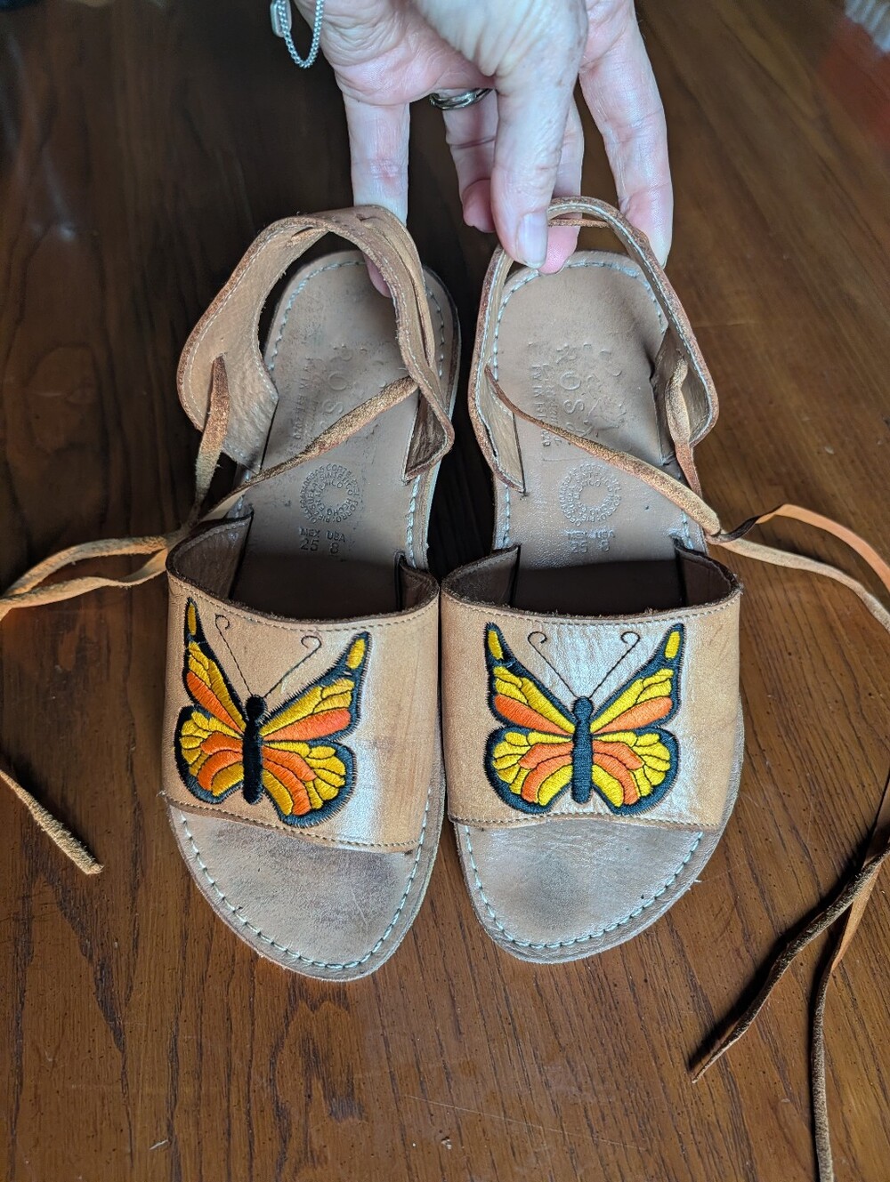 La Rosa Women’s Leather Butterfly Sandals Size 8 – Boho Western